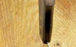 刀剁木板（刀削木头）