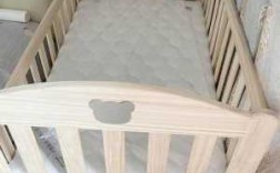 婴儿能直接睡木板上吗（婴儿可以睡木头床吗）