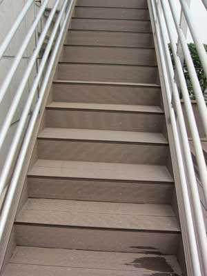 木板楼梯踏步贴砖（楼梯贴砖好还是做木板好）-图3