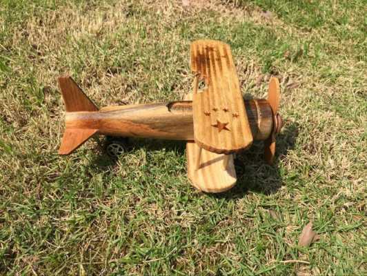 木板雕刻飞机视频（木头飞机模型制作）-图2