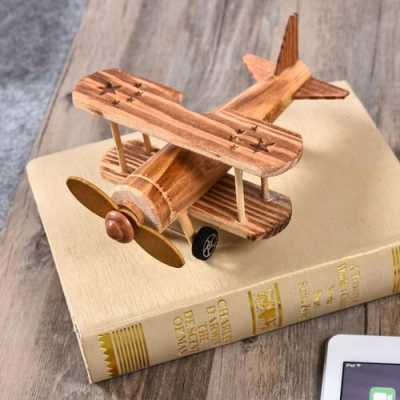木板雕刻飞机视频（木头飞机模型制作）-图1