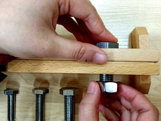 螺丝与木板的搭配图（木板与木板用螺丝连接方法）