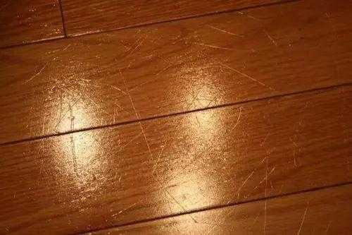 木板刮面糊（木面划痕怎么修复）
