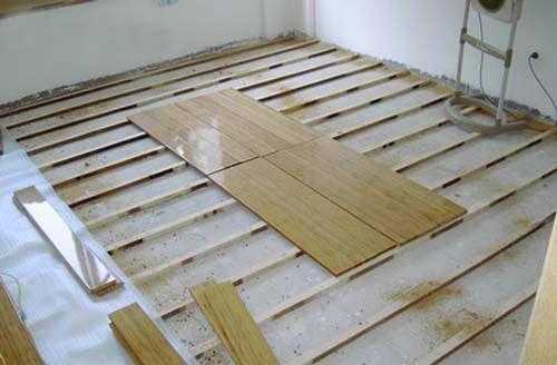 木板隔板地面（木板隔板地面怎么铺）-图1